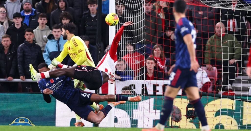 Arsenal sofre empate do Sunderland no fim e encerra sequência de vitórias