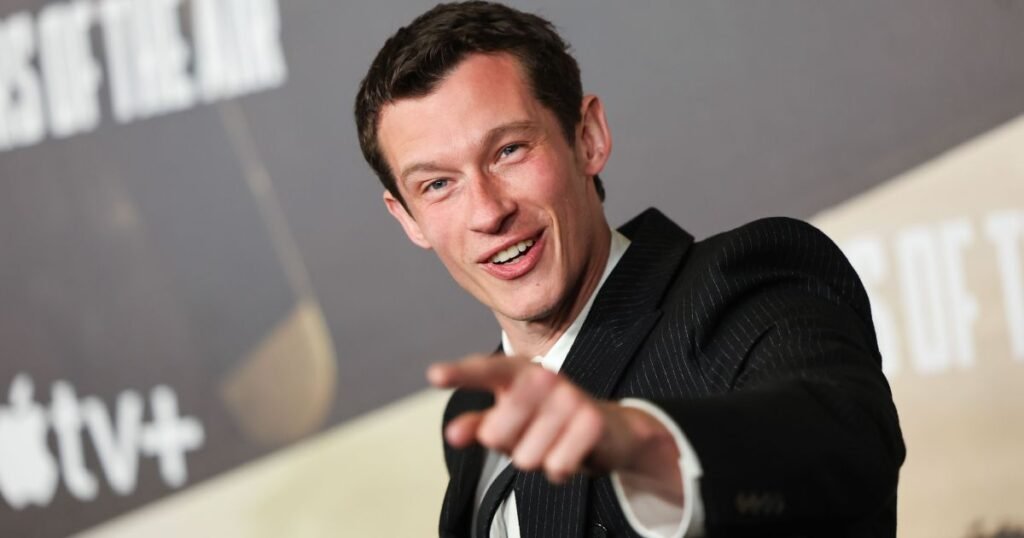Cotado como novo James Bond e noivo de Dua Lipa, quem é Callum Turner?