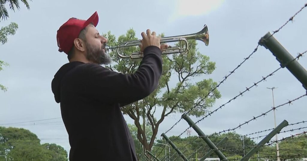 Entenda a marcha fúnebre tocada na PF após prisão de Bolsonaro