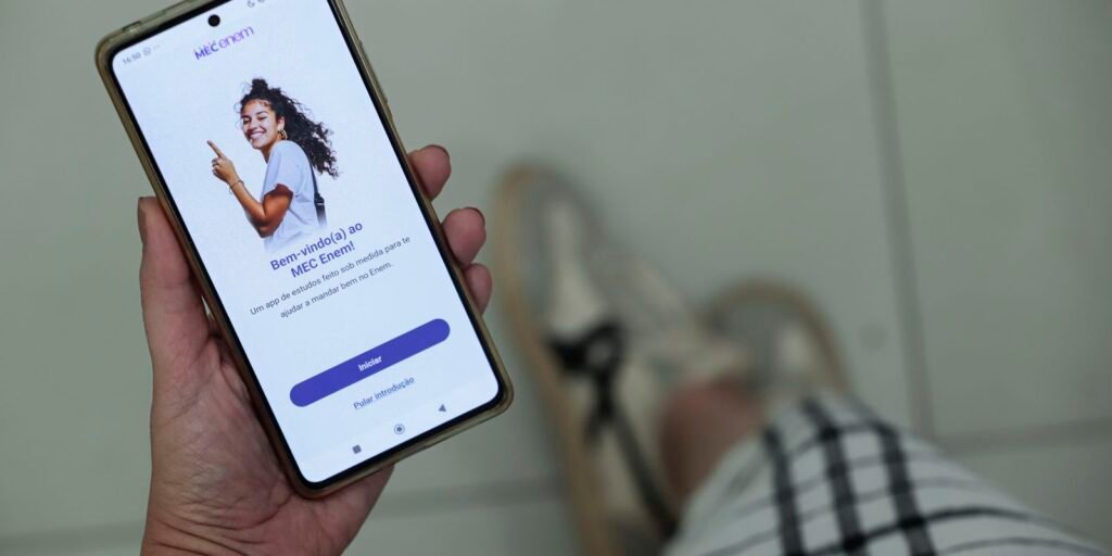 Participantes do Enem podem estudar por aplicativo do MEC para domingo