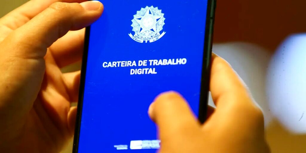 Taxa de desemprego cai para 5,4%, a menor desde 2012