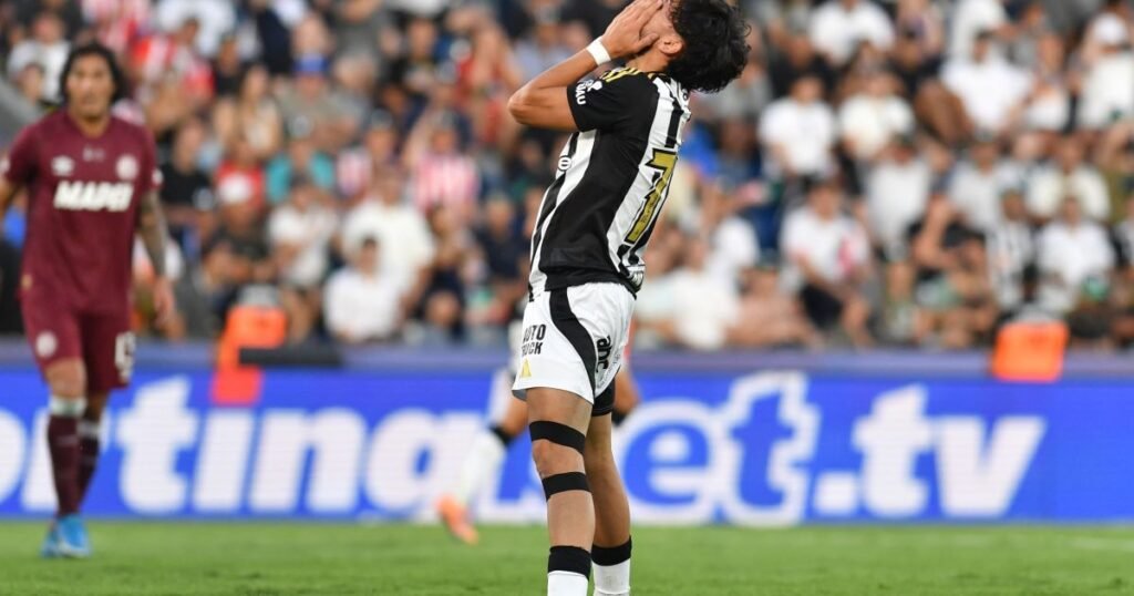 "Vilão" de final, Biel é vaiado antes de Atlético-MG x Flamengo
