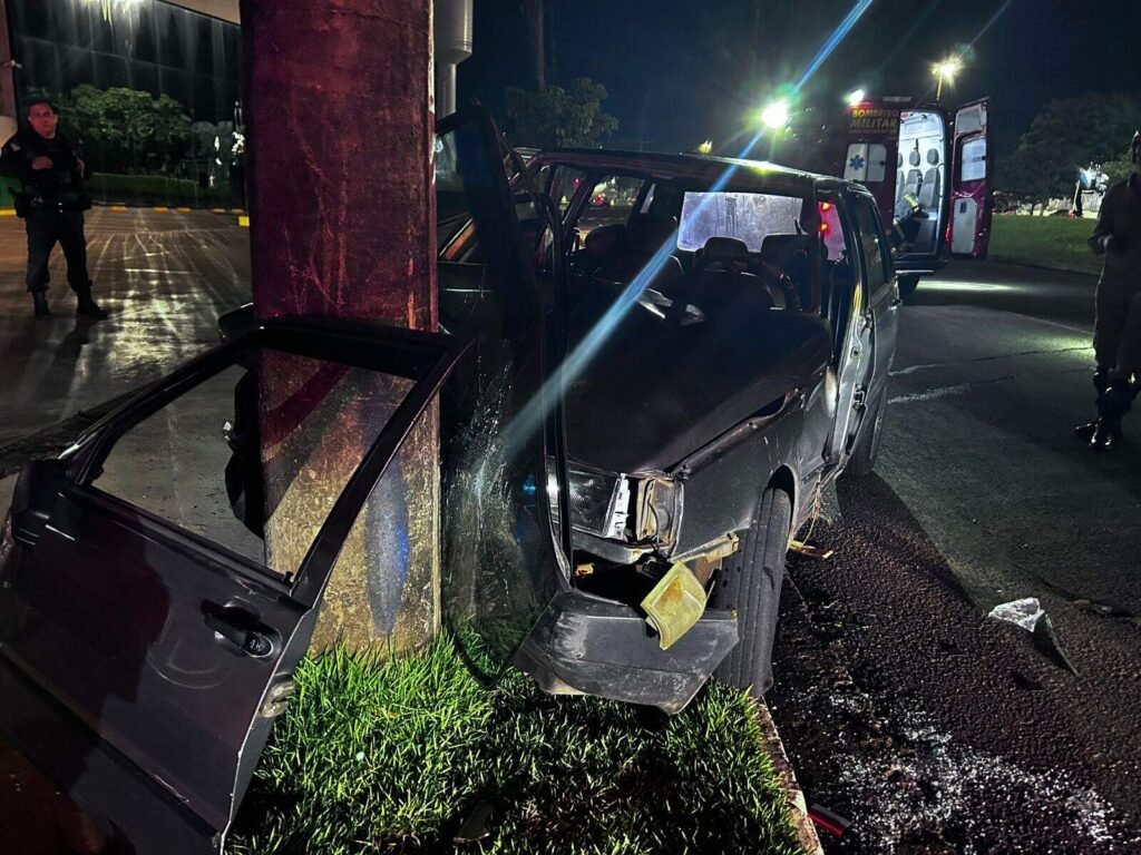 Avó e netos feridos após colisão