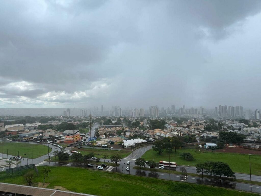 Chuva intensa em Campo Grande e alerta do Inmet para o interior