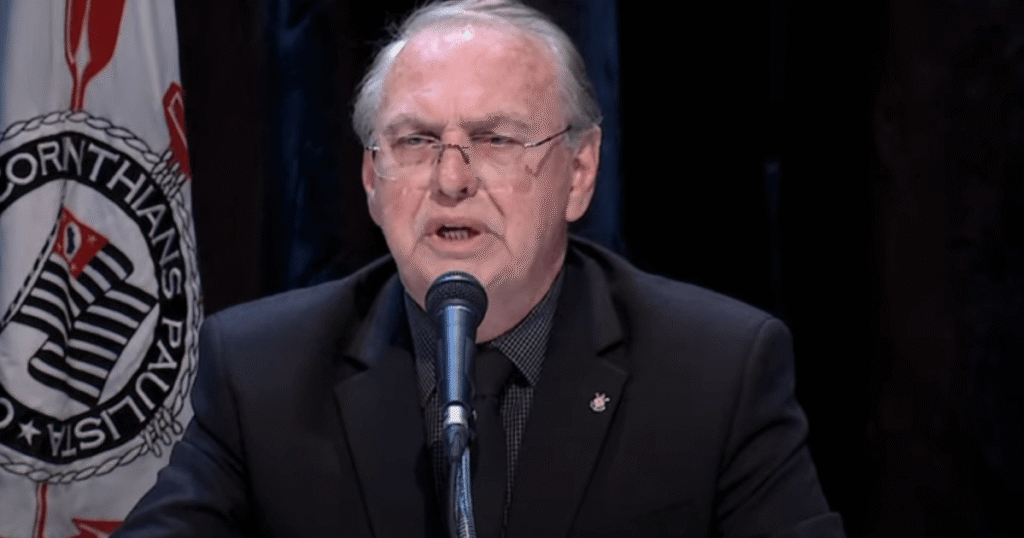 Corinthians atrasa 13º salário de funcionários, mas acerta pagamento