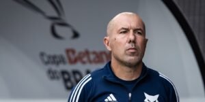 Cruzeiro anuncia saída de Leonardo Jardim após revés na Copa do Brasil