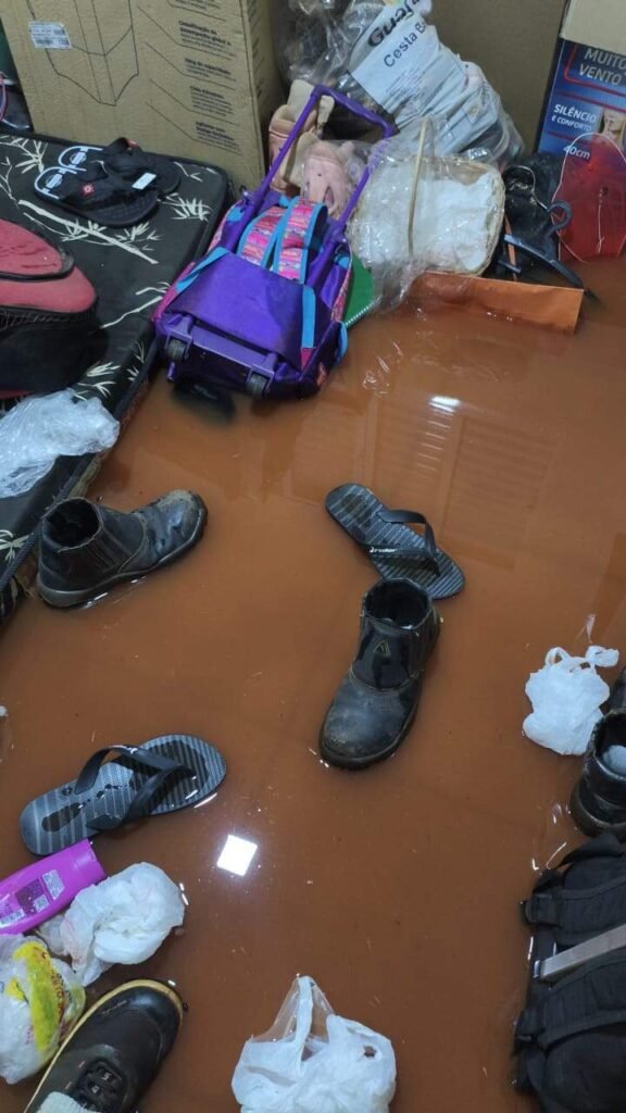Enxurrada toma residências em Sidrolândia após chuva intensa
