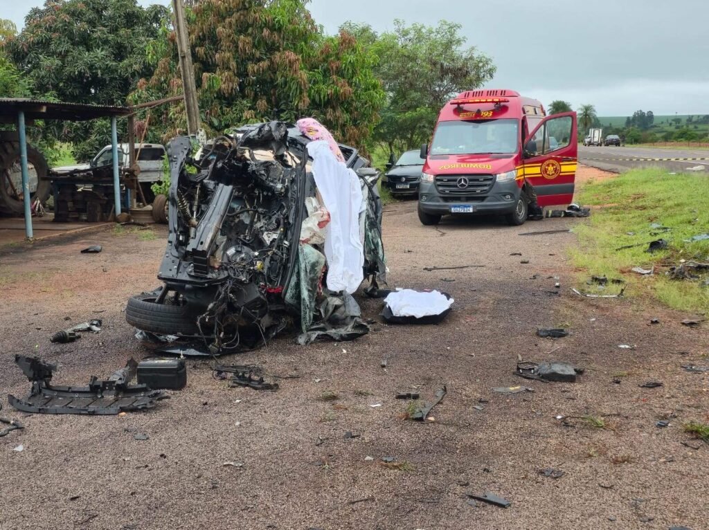 Mãe e filha morrem em acidente fatal