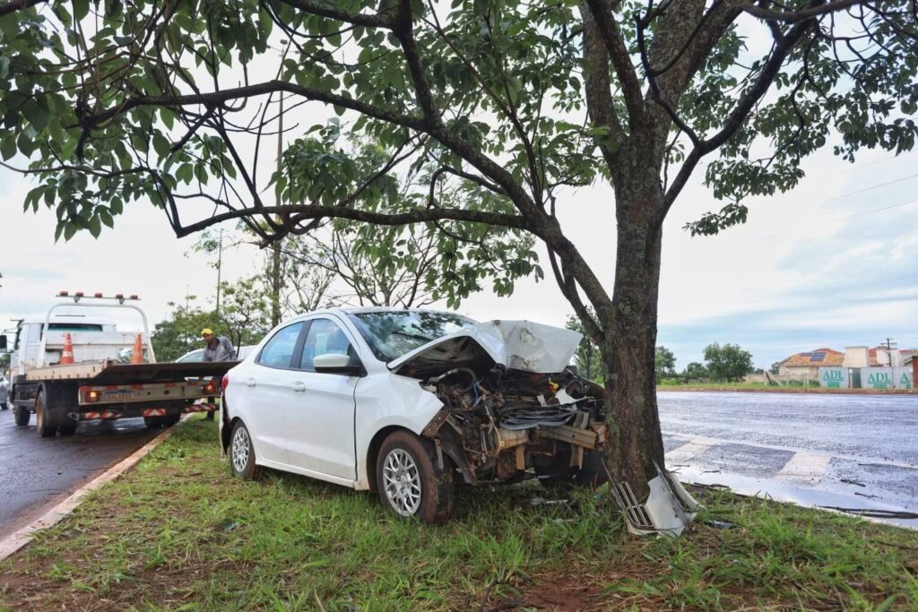 Motorista morre em acidente sem cinto na Avenida Ministro João Arinos
