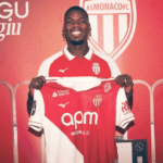 Pogba firma parceria com equipe profissional de corrida de camelos