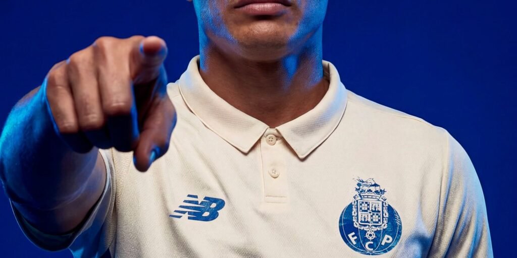 Porto anuncia contratação do zagueiro brasileiro Thiago Silva