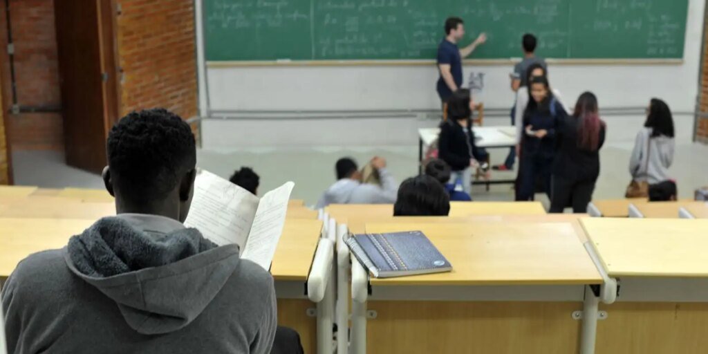 Violência e censura afetam nove em cada dez professores brasileiros