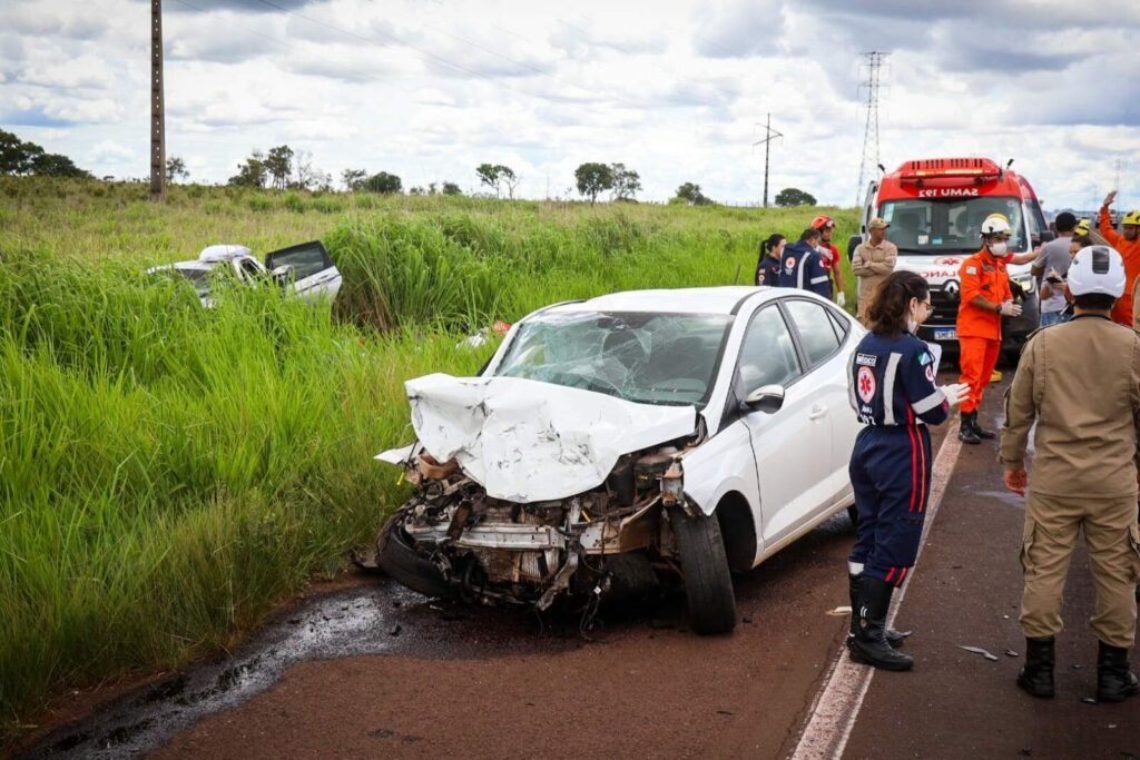 colisão frontal mata idoso e criança em Campo Grande