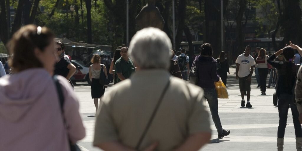 Cerca de 300 mil idosos brasileiros têm algum grau de TEA, diz estudo