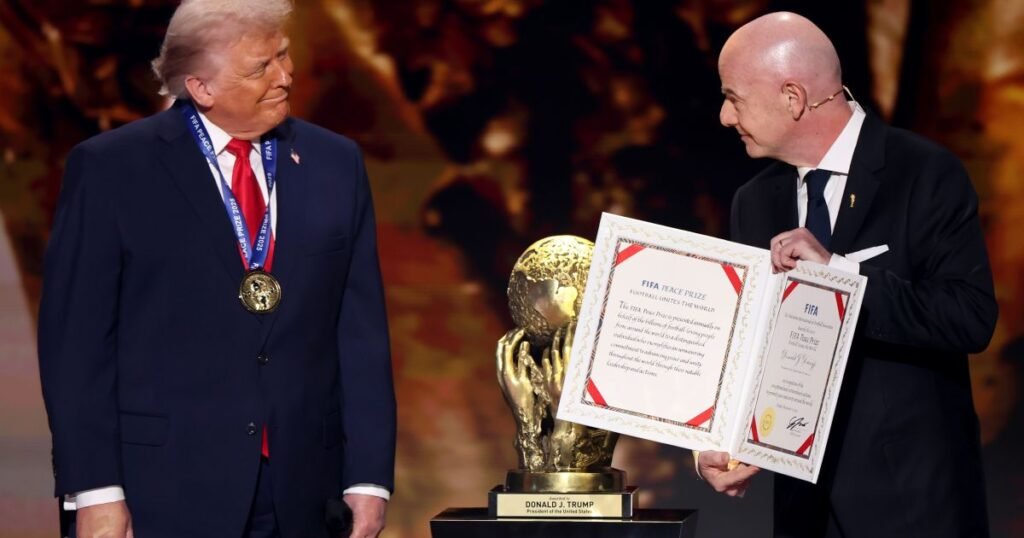 Donald Trump ganhou Prêmio da Paz entregue pela Fifa há menos de um mês