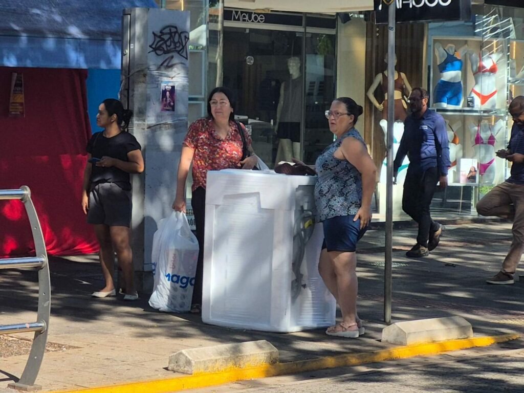 Professora Compra Máquina de Lavar com Desconto