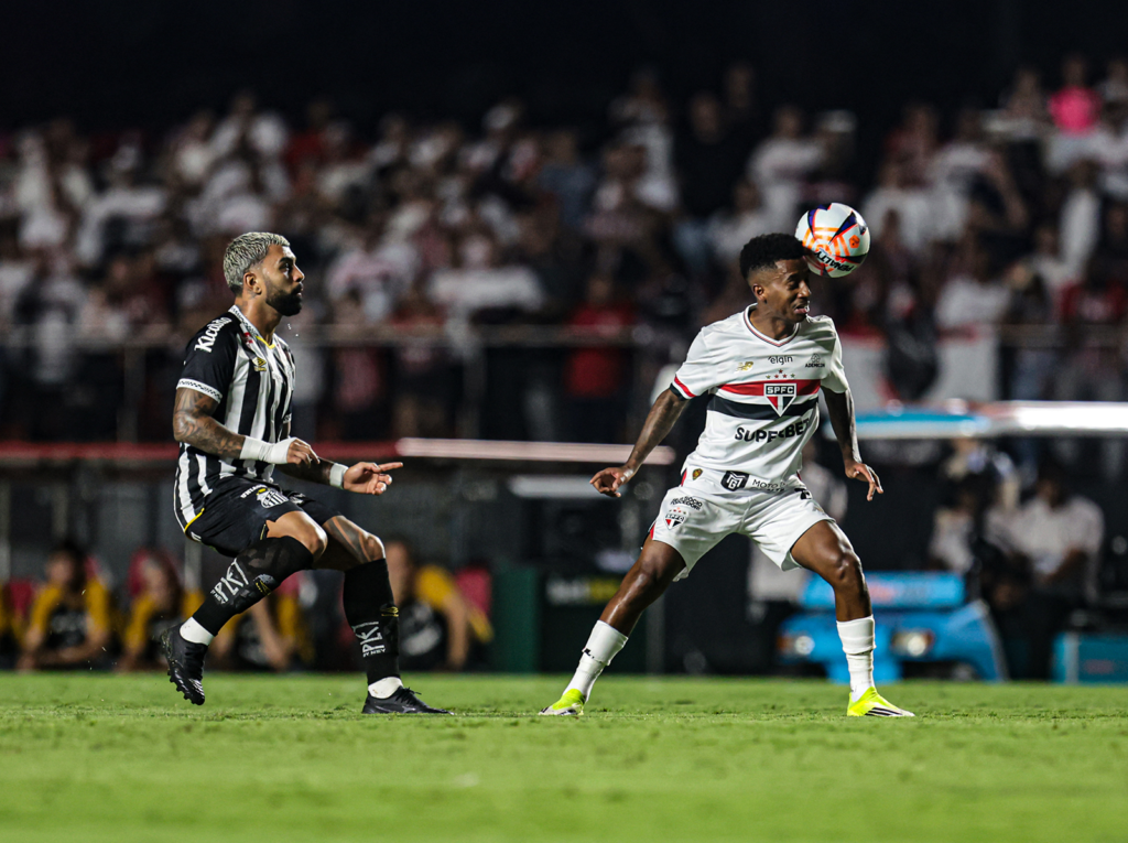 São Paulo vence Santos e Grêmio empata em rodada de clássicos