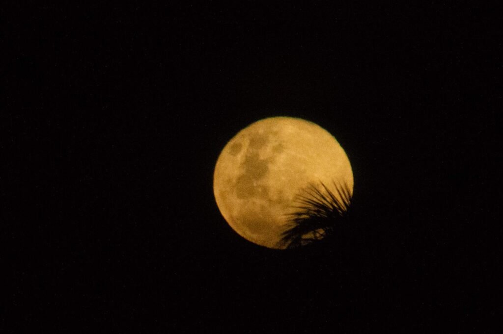 Superlua ilumina céu do Brasil nessa sexta; próximo fenômeno será em dezembro