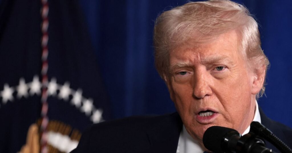 Trump ameniza tom com governador de Minnesota após mortes pelo ICE