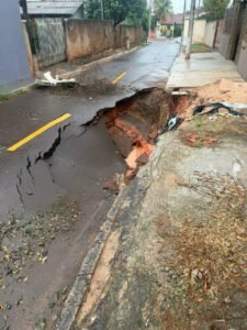 7 bairros atingidos e pontes danificadas