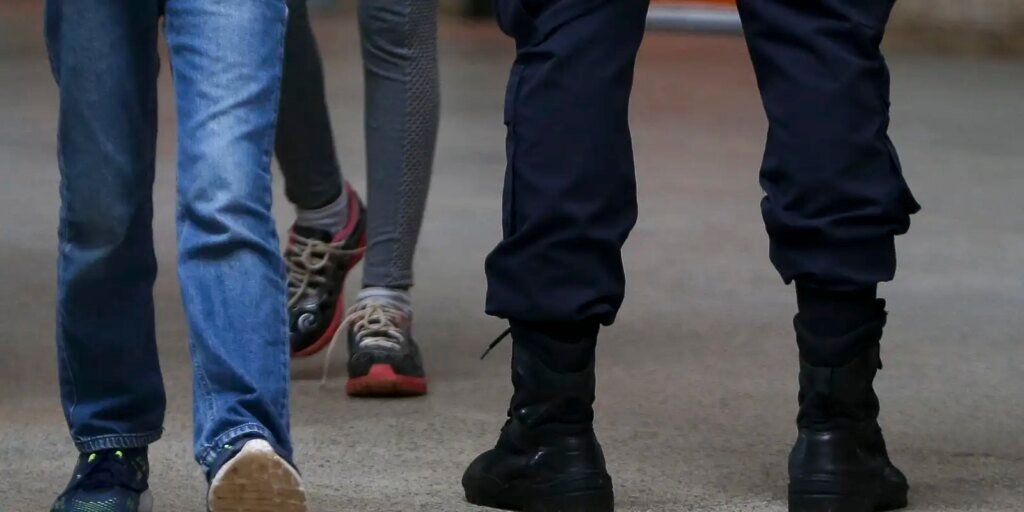 Alunos de escola no DF são “punidos” com flexão e PMs são afastados