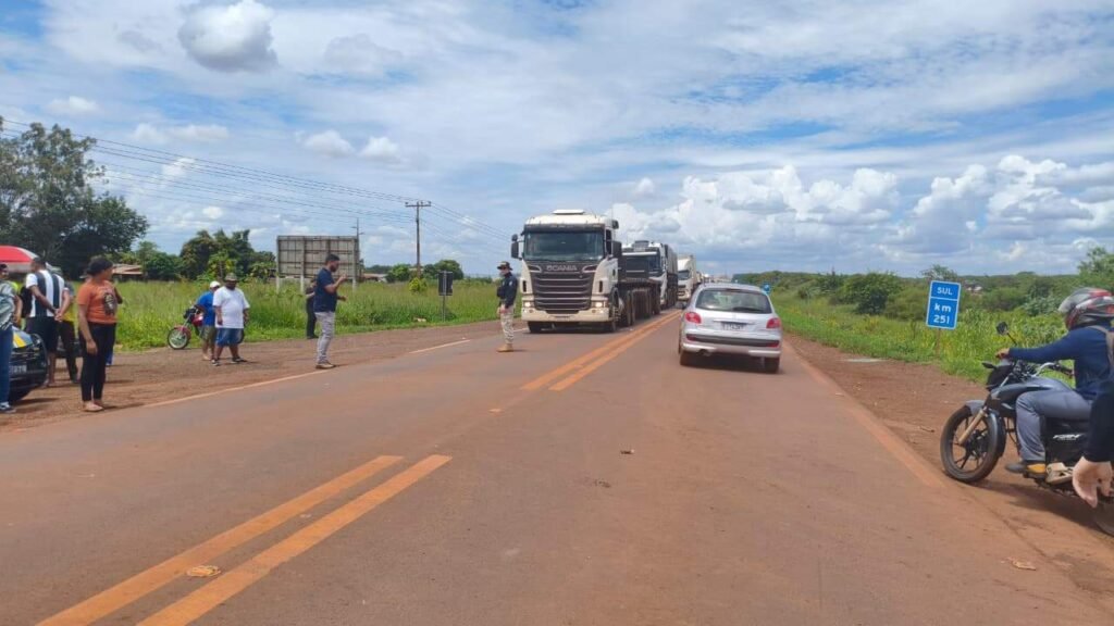 BR-163 Liberada Após Protesto por Segurança: Acordo com Moradores