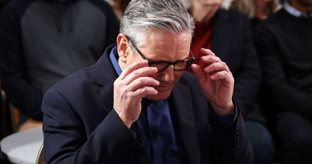 Caso Epstein: Starmer rejeita renunciar após escândalo envolvendo aliado