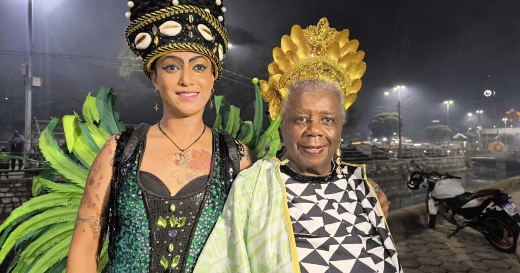 Conceição Evaristo celebra “escrevivência” na avenida ao ser homenageada