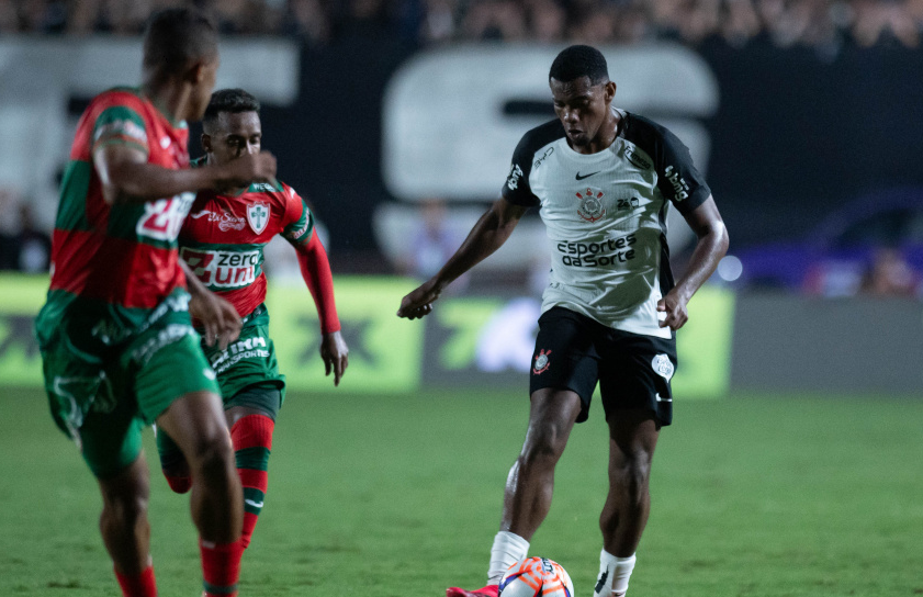 Corinthians vence Portuguesa nos pênaltis e avança no Paulistão