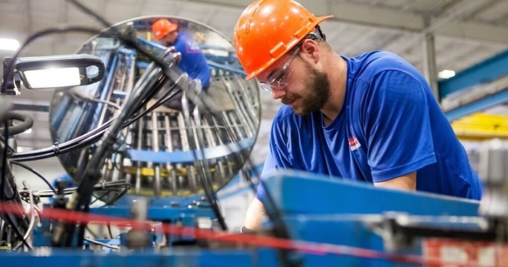 Faturamento da indústria fica estagnado em 2025, aponta CNI