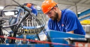 Faturamento da indústria fica estagnado em 2025, aponta CNI