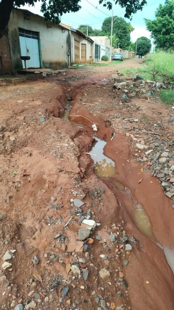 Moradora reclama de rua intransitável no Jardim Colorado, 22 de fevereiro