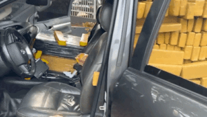 Motorista abandona 2,3 toneladas de maconha após perseguição em MS