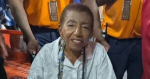 No último carro, Leci Brandão emociona a Sapucaí em desfile-homenagem