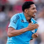 Rony decide, Santos vence Noroeste e segue vivo no Paulistão