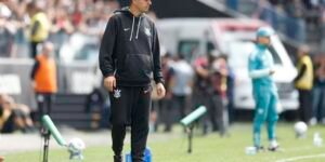 Técnico Lucas Piccinato é demitido da equipe feminina do Corinthians