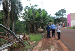 Visita de juízes a área invadida no Jardim Seminário: "visão real" da situação