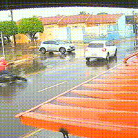 motociclista derrapa e é atropelado em Campo Grande