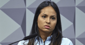 Após alerta, secretária rebate relator na CPMI: “vou falar minha verdade"