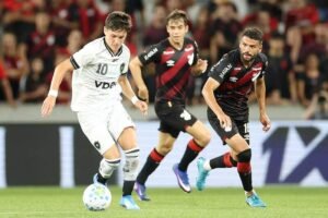 Athletico goleia Botafogo por 4 a 1 e assume a vice-liderança