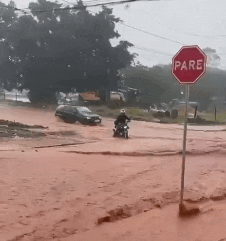 Chuva alaga ruas no Jardim Noroeste em 30 minutos