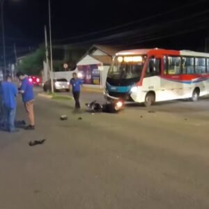 Colisão entre moto e ônibus deixa ferido em Campo Grande