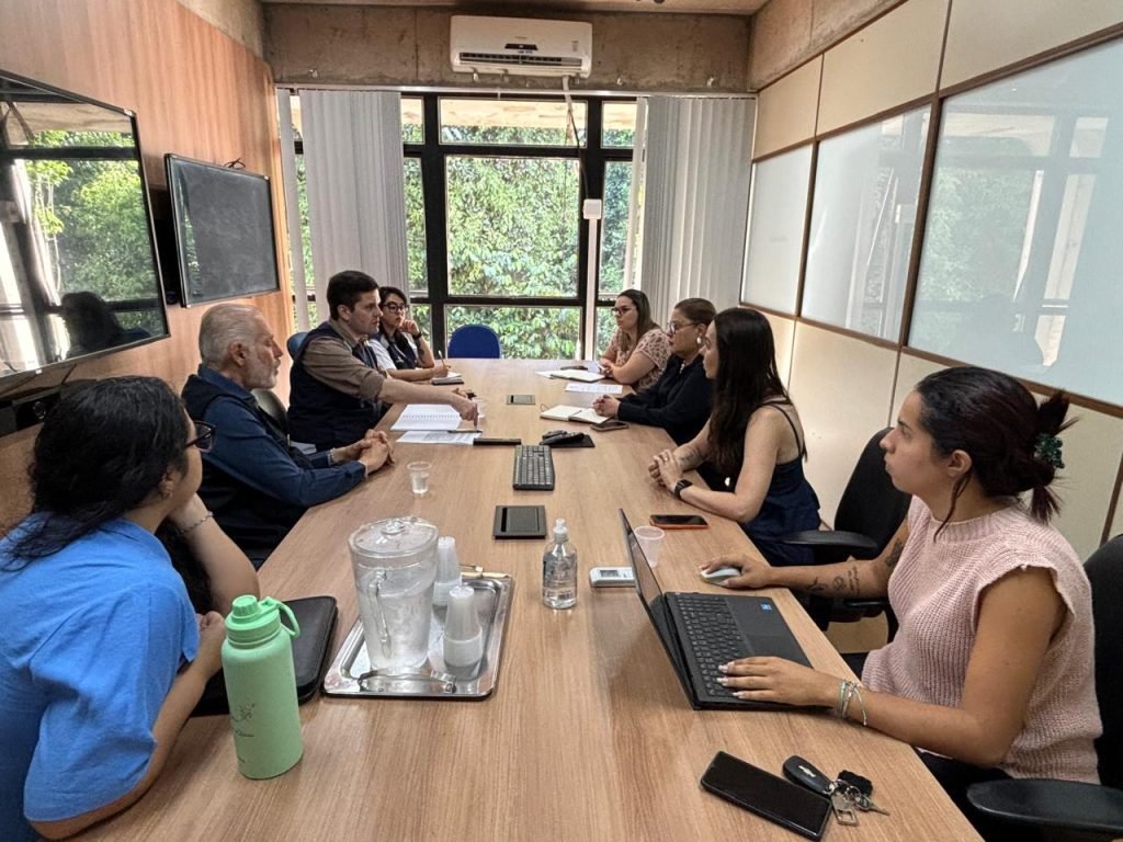 Diretor do PNI participa de ação em asilo e reforça início da vacinação contra influenza em MS