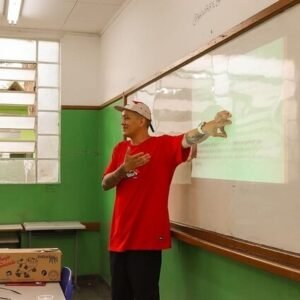 Du Mato se entrega à polícia e pede para continuar estudando