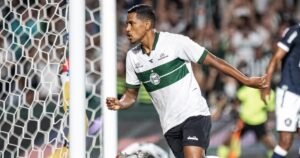 Embalado, Coritiba vence Remo e cola no G4 do Brasileirão
