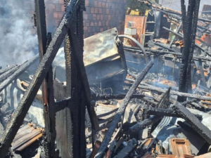 Fim de relacionamento causa incêndio em casa de madeira: saiba detalhes