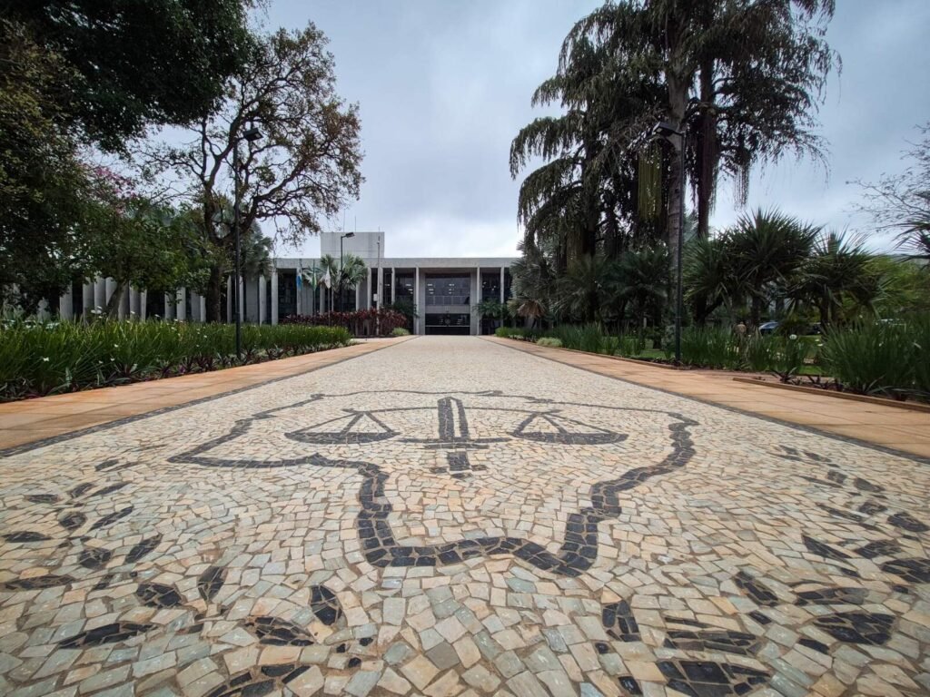 TJ mantém indenização após vítima perder visão em acidente com toldo