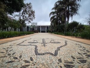 TJ mantém indenização após vítima perder visão em acidente com toldo