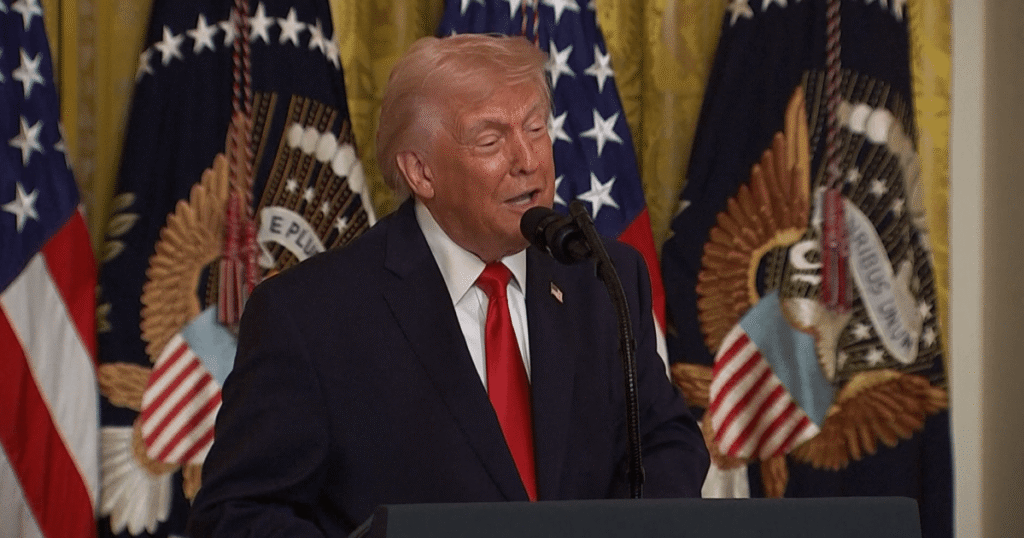 Trump anuncia envio de agentes do ICE para aeroportos na segunda-feira (23)