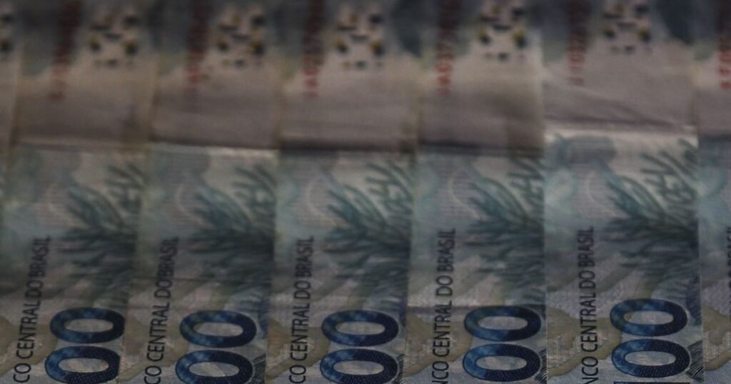 Brasileiros estão buscando educação financeira, diz especialista da Serasa